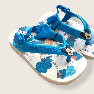 💛 3/$30 add to bundle to save! Havaianas Mickey Mouse sandals